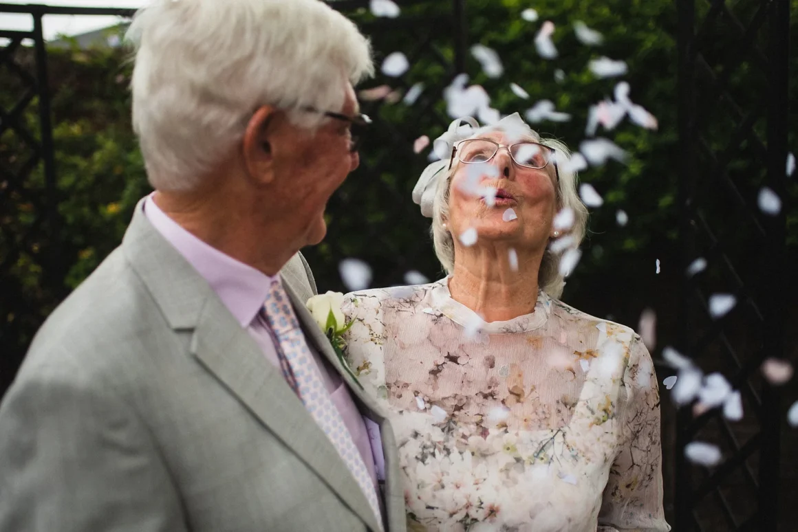 Eiserne Hochzeit - Älteres Ehepaar bei einer Feier