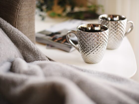 two silver mugs on white side table - Geschenke zur Silberhochzeit